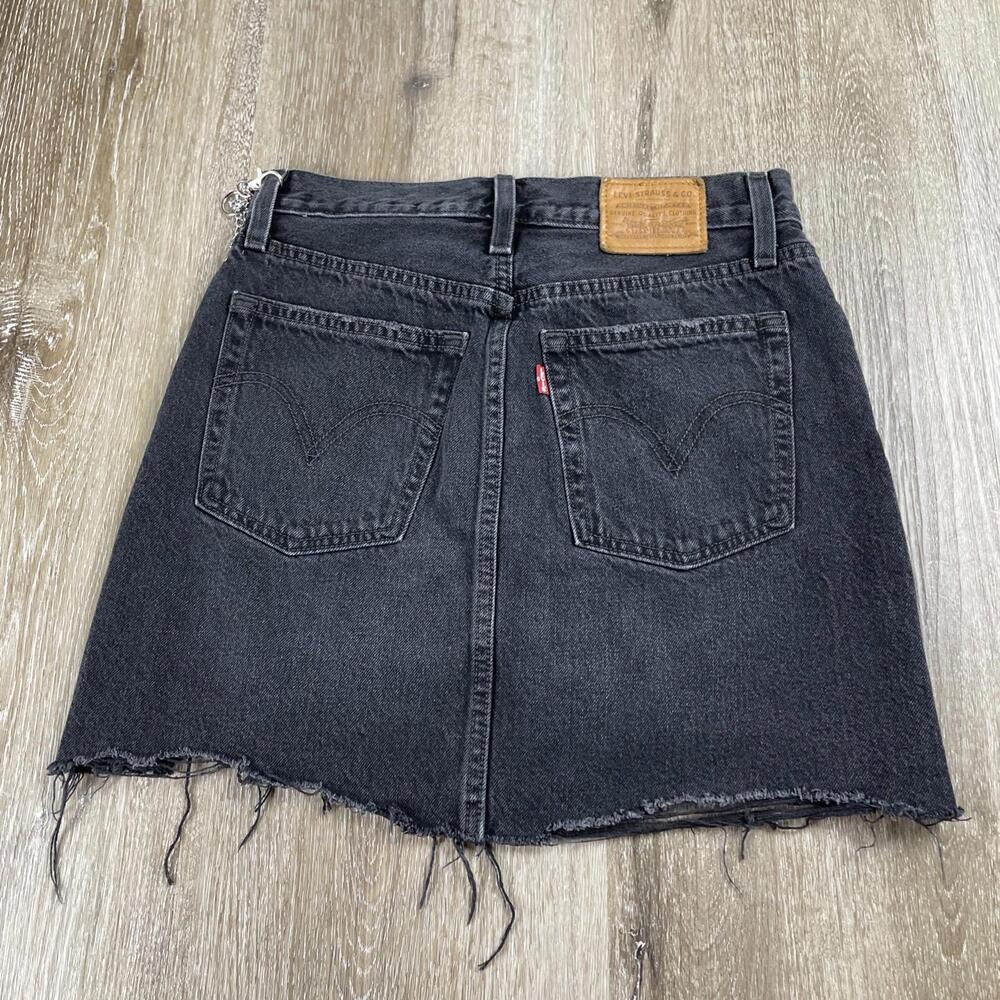 Levi’s Premium Black Denim Skirt W24 Raw Hem Grunge Chain PC9 34963-0027 - Picture 11 of 16